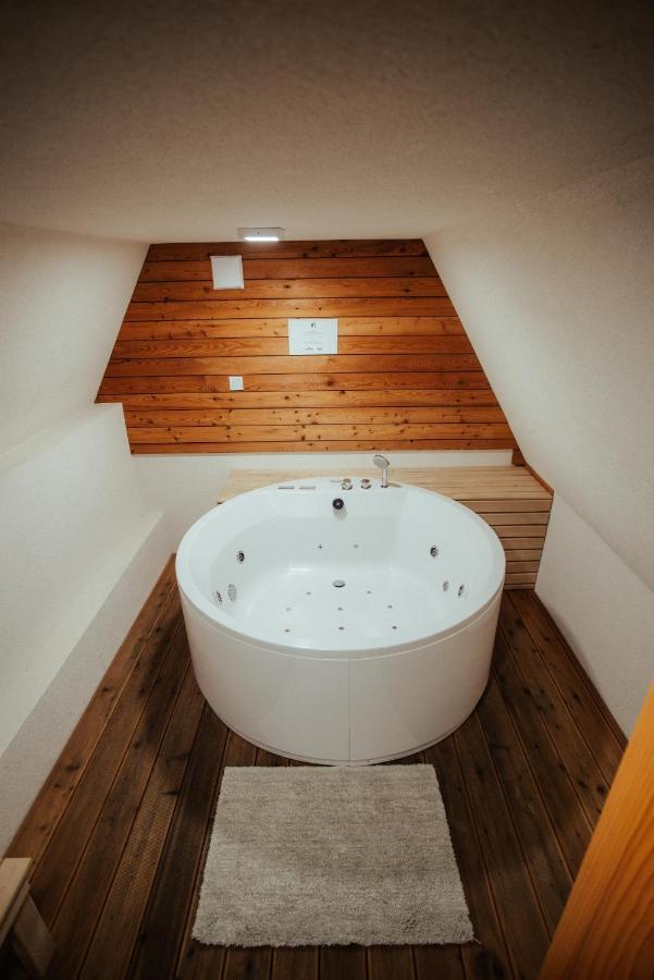 Apartments Beeland Skok Мозирє Екстер'єр фото